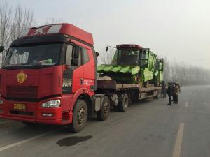 大年還沒過完，農(nóng)民朋友就需要我們的產(chǎn)品，今天又發(fā)往三河市兩臺穗莖兼收玉米收獲機(jī) 
